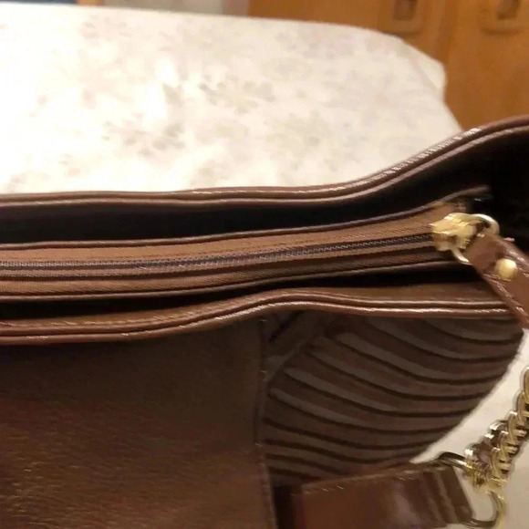 Designed in New York by Sharif leather shoulder bag - Picture 7 of 9